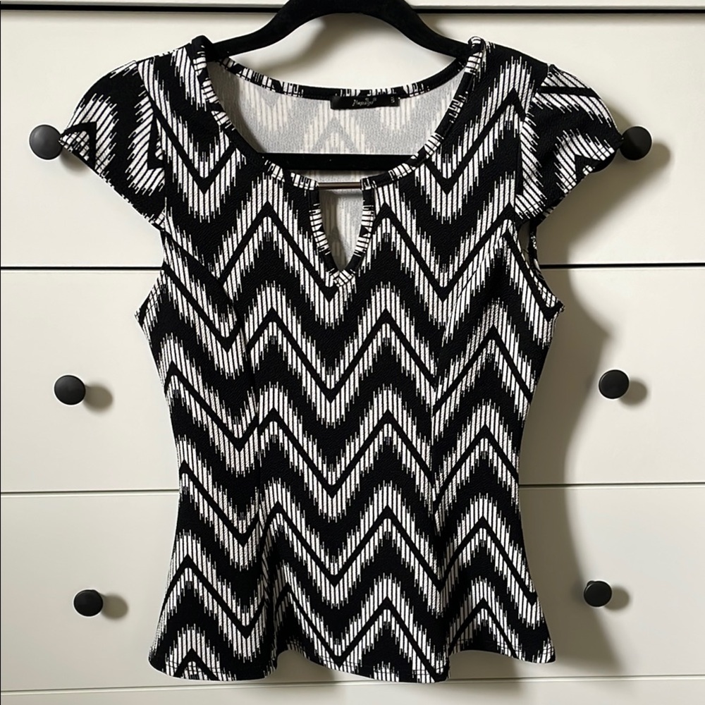 Papaya Black and White Chevron Top M